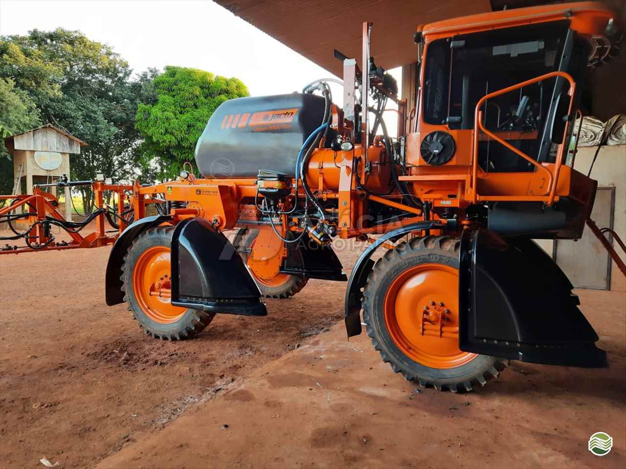 PULVERIZADOR JACTO UNIPORT 2000 PLUS Tração 4x2 Acácia Agro Parts PARANATINGA MATO GROSSO MT